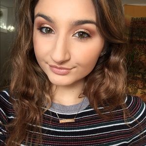 Meet your Posher, Maria